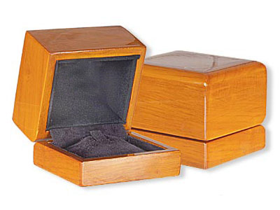 .  Uprade your ring box to one of our elegant beachwood ring boxes to enhance the presentation of your ring. Made of genuine wood with fine Italian leather interior. Ring Box Information Beachwood Design Genuine Wood Italian Leather Interior 2.5'x2.4'x2' Single Ring with Clip