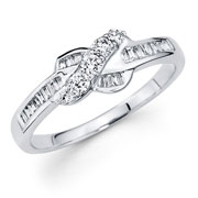 18KW Baguette Set, Round Diamond Facny Ring (0.37Ct)